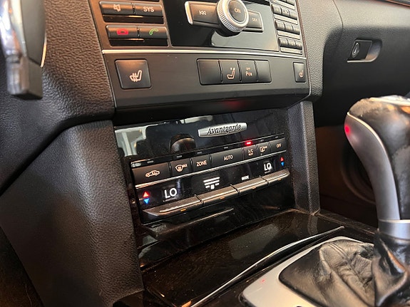 Mercedes-Benz E220 13 of 13