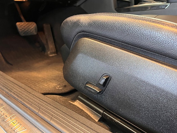 Mercedes-Benz E220 7 of 13