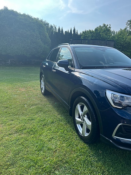 Audi Q3 2 of 5