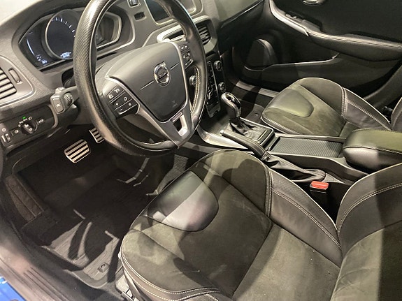 Volvo V40 16 of 21