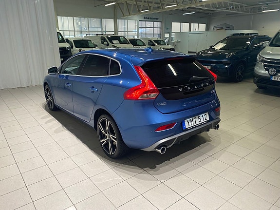 Volvo V40 3 of 5