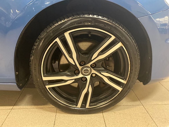 Volvo V40 8 of 21