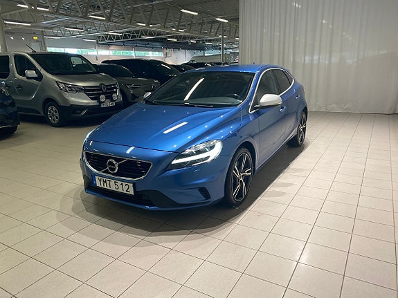 Volvo V40 2 of 5