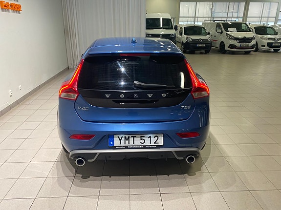 Volvo V40 4 of 5