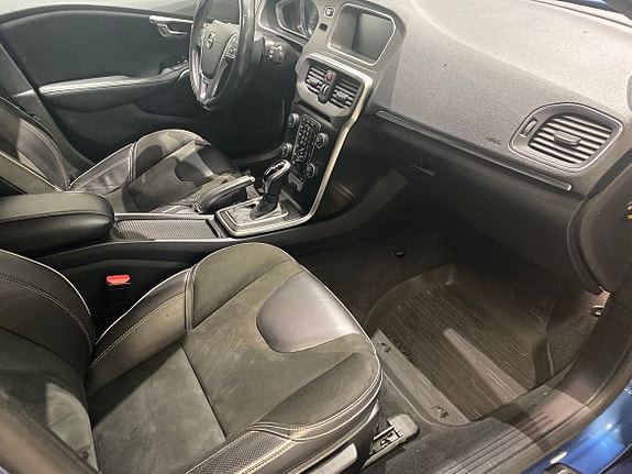 Volvo V40 9 of 21