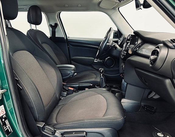 MINI Cooper 9 of 12