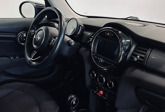 MINI Cooper 10 of 12