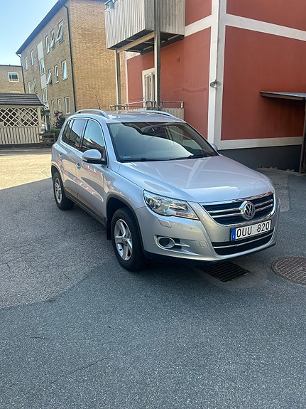 Volkswagen Tiguan 2 of 5