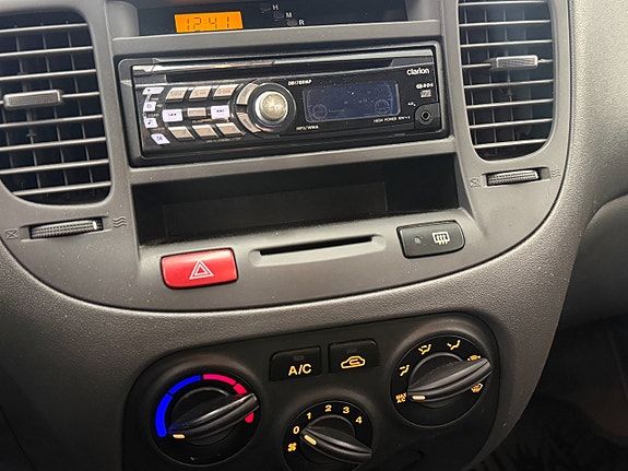 Kia Rio 11 of 15