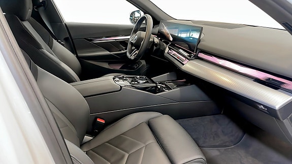 BMW i5 3 of 10