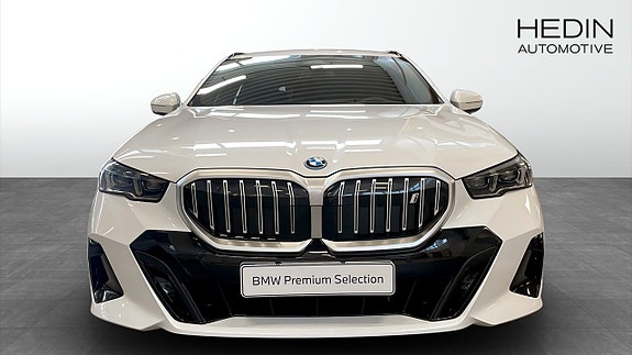 BMW i5 8 of 10