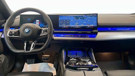 BMW i5 4 of 10