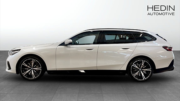 BMW i5 6 of 10