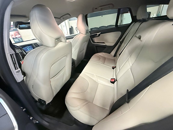 Volvo V60 8 of 15