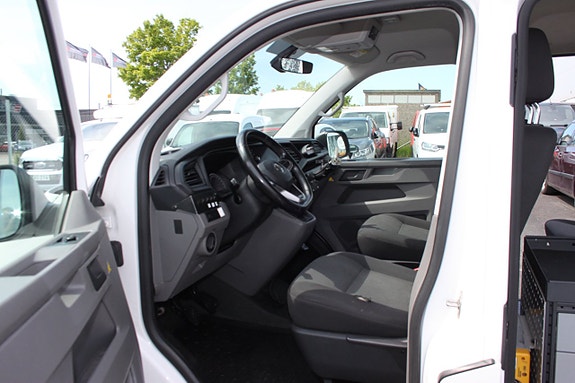 Volkswagen Transporter 8 of 13