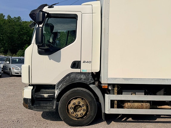 Volvo Trucks FL12 240 2 of 5
