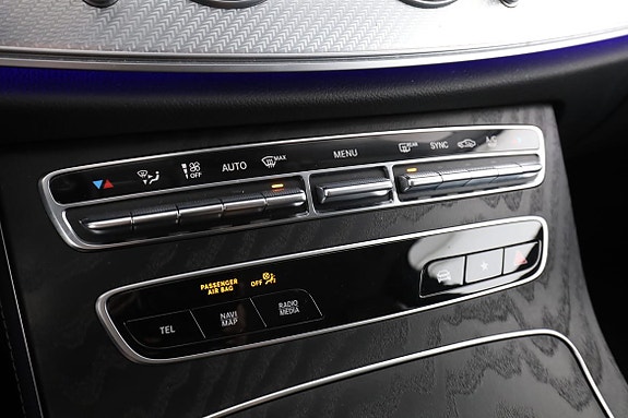 Mercedes-Benz E220 23 of 30