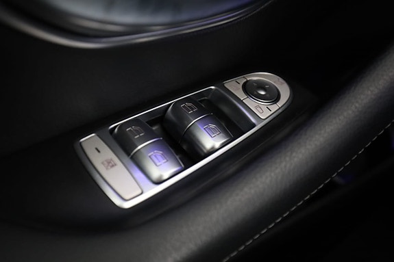 Mercedes-Benz E220 30 of 30