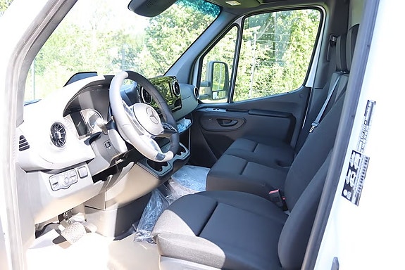 Mercedes-Benz eSprinter 420 2 of 4