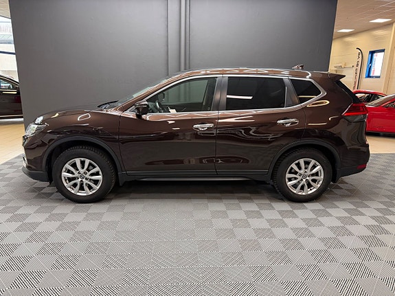 Nissan X-Trail 3 of 5