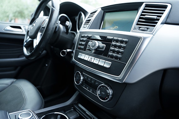 Mercedes-Benz ML350 6 of 11