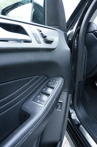 Mercedes-Benz ML350 9 of 11