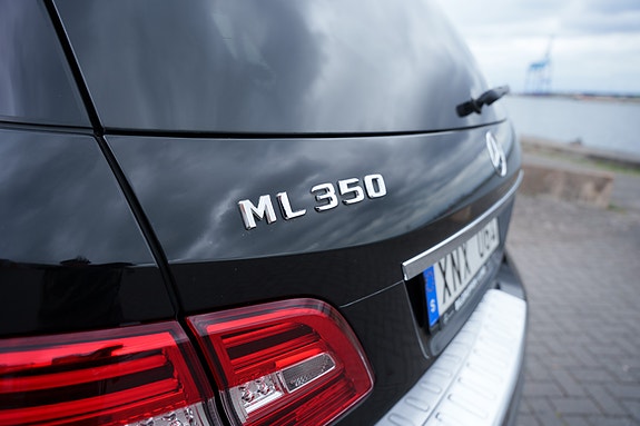 Mercedes-Benz ML350 4 of 5