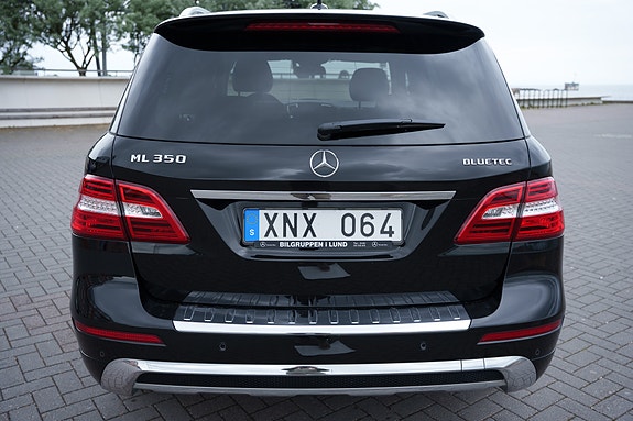 Mercedes-Benz ML350 3 of 5