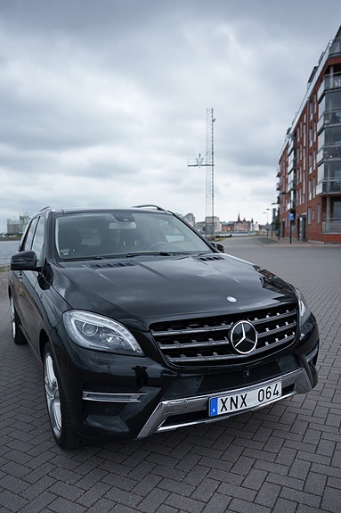 Mercedes-Benz ML350 2 of 5