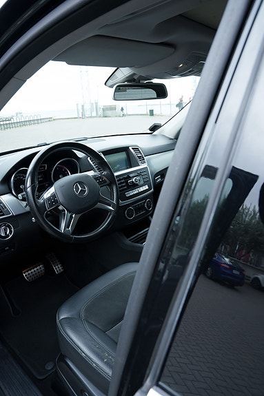 Mercedes-Benz ML350 8 of 11