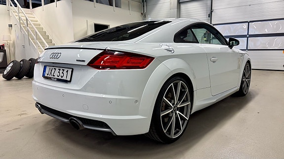 Audi TT 3 of 5