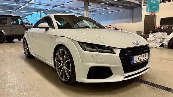 Audi TT 2 of 5