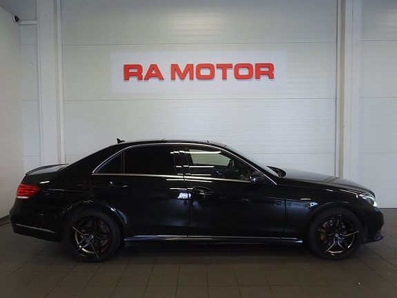 Mercedes-Benz E250 4 of 5