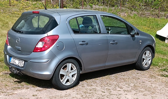 Opel Corsa 2 of 4