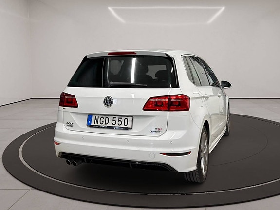 Volkswagen Golf Sportsvan 26 of 27