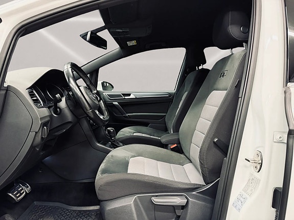 Volkswagen Golf Sportsvan 12 of 27