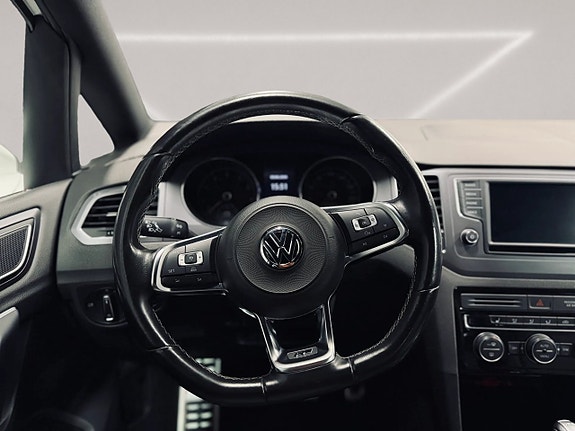 Volkswagen Golf Sportsvan 16 of 27