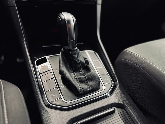 Volkswagen Golf Sportsvan 17 of 27