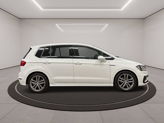 Volkswagen Golf Sportsvan 8 of 27