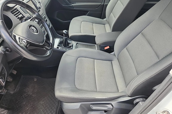 Volkswagen Golf Sportsvan 8 of 13