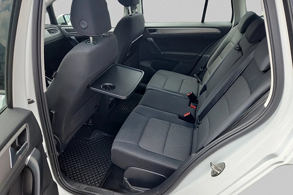Volkswagen Golf Sportsvan 9 of 13