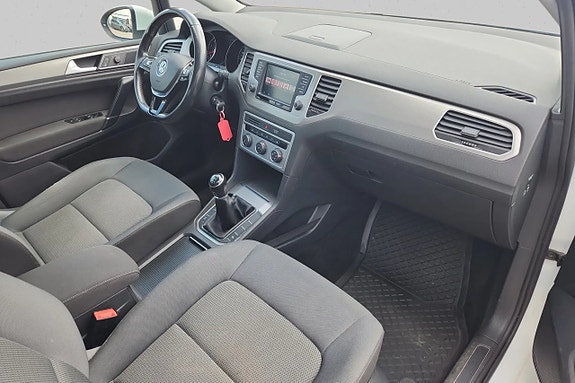 Volkswagen Golf Sportsvan 10 of 13