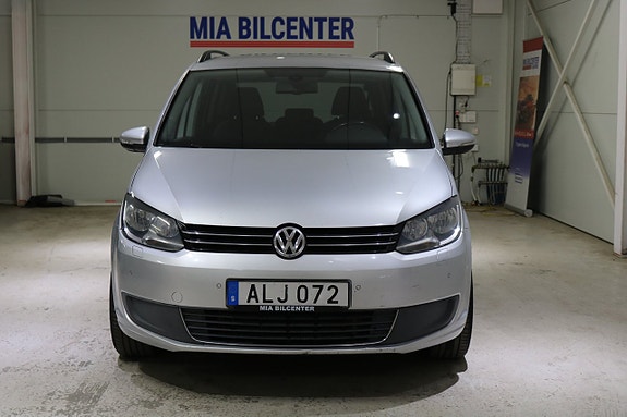 Volkswagen Touran 2 of 5