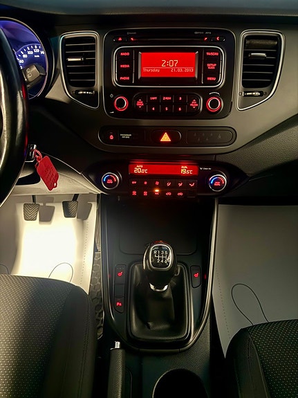 Kia Carens 13 of 19