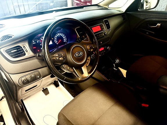 Kia Carens 11 of 19