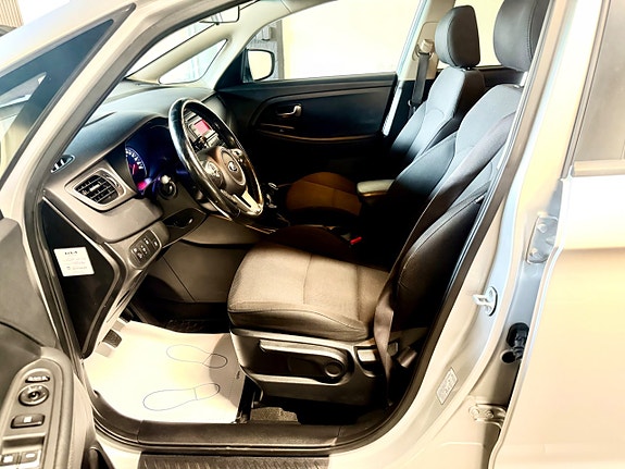 Kia Carens 9 of 19