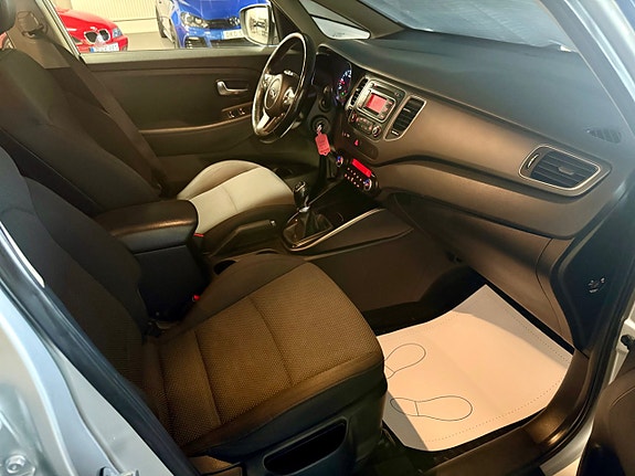 Kia Carens 10 of 19