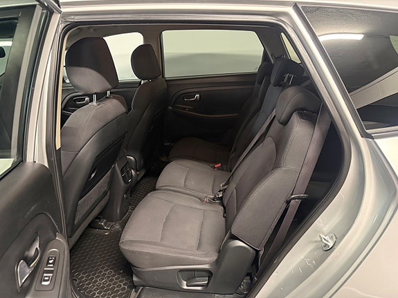 Kia Carens 14 of 19