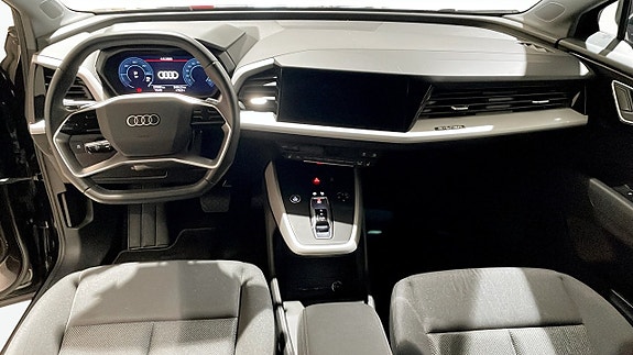 Audi Q4 e-tron 10 of 13