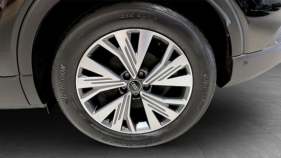 Audi Q4 e-tron 6 of 13